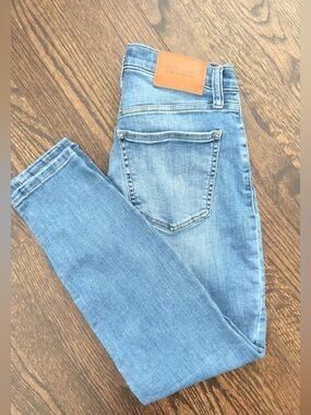 Lucky Brand Light Blue Slim Straight Women's Jeans